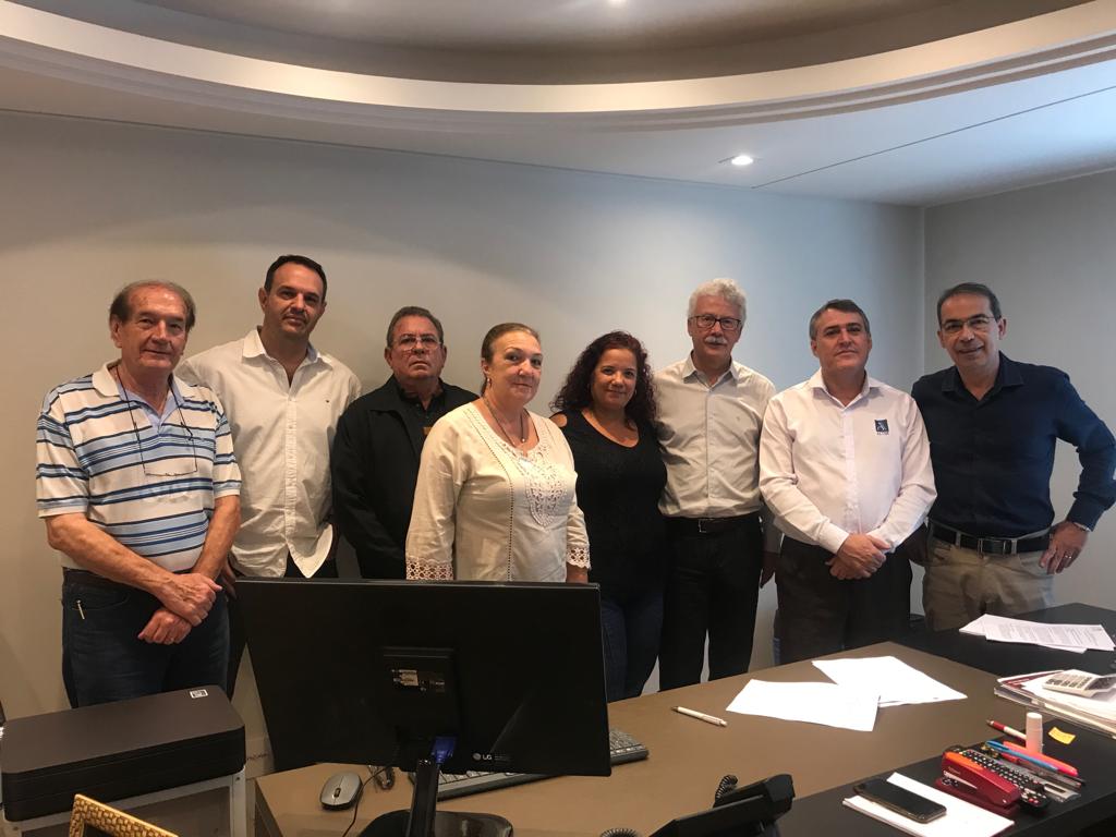 Os primeiros quatro contratos que selam a parceria feita entre a Federação dos Trabalhadores
da Saúde do Estado de São Paulo, a Federação Paulista da saúde e os Sindicatos filiados com a
Alter Administradora de Benefícios e o Grupo São Francisco de saúd